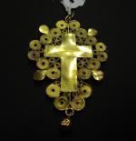 Croix en or jaune 750 millièmes à motifs filigranés en...