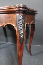 TABLE à jeux en placage de palissandre, époque Napoléon III...