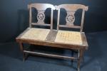 BANQUETTE rustique d'époque XIXème siècle en bois sculpté, assise à...
