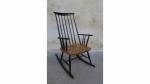 Ilmari TAPIOVAARA (1914-1999) - Rocking-chair modèle Fannett en bois vernissé...