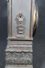 Pendule commémorative à la gloire de Napoléon 1er en bronze...