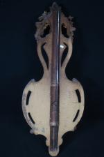 Baromètre d'époque Louis XVI en bois doré de forme violonnée...