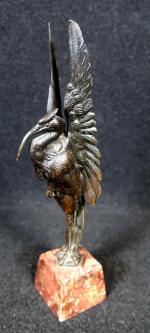 Anonyme : Ibis aux ailes déployées. Bronze patiné sur socle...