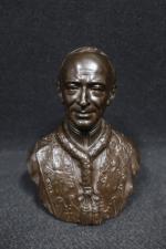 BULIO Jean (1827-1911) : Buste du pape Léon XIII. Bronze...