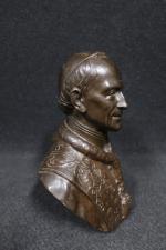 BULIO Jean (1827-1911) : Buste du pape Léon XIII. Bronze...