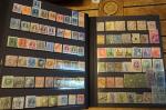 Important lot de 8 classeurs de timbres d'Italie, Vatican, St...