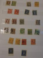 4 classeurs de timbres de Grèce, quelques Inde Néerlandaise et...