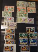 10 classeurs de timbres d'Afrique, Neufs et oblitérés.