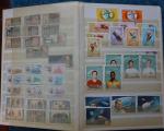 2 classeurs de timbres bien remplis. Ajman  Manama ...