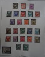 Dans 4 classeurs Safe, belle collection de timbres de France...