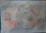 Boite contenant 80 enveloppes et pochettes de timbres des colonies...