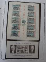 1 gros classeur de timbres Neufs ** de Monaco et...