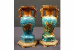 CHINE : Paire de vases balustres en céramique émaillée bleu...
