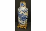 CHINE : Vase en céramique de Nankin à décor en...