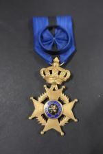 Belgique Ordre de Léopold II. Croix d'Officier. Doré, émail, ruban...