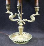 Lampe bouillotte de style Empire en bronze à trois bras...