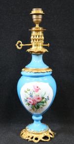 Lampe à huile d'époque Napoléon III en porcelaine à décor...