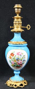 Lampe à huile d'époque Napoléon III en porcelaine à décor...