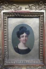 Ecole française d'époque Restauration : Portrait de femme. Miniature ovale...