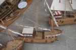 Lot de six MAQUETTES de navires en bois comprenant :...