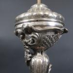 Ancienne lampe à pétrole en bronze argenté et patiné de...