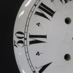 Cadran d'horloge de parquet en faïence à chiffres romains et...