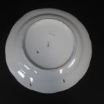 MEISSEN : Deux assiettes en porcelaine à décor polychrome de...