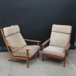 DESIGN SCANDINAVE : Paire de fauteuils en bois exotique, coussins...