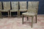 Suite de six chaises contemporaines en bois laqué et coquilles...