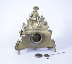 Pendule d'époque fin du 19ème en bronze doré représentant un...