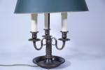 Lampe bouillotte de style Louis XVI en bronze patiné à...