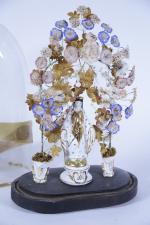 Globe de mariée contenant une figurine de la Saint Vierge...