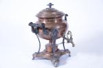 Petite fontaine en cuivre, époque fin XIXème siècle, avec réchaud...
