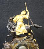 Pendule d'époque Romantique en bronze patiné et doré à décor...