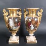 Paire de vases d'époque Restauration en porcelaine à décor de...