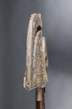 KOTA-ONDUMBO, Gabon.
Bois, laiton.
Figure de gardien de reliquaire « Mbulu Ngulu...
