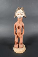 PUNU, Gabon.
Bois, pigments naturels dont kaolin.
Statue représentant un personnage féminin...