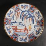 JAPON : Six assiettes en porcelaine à décor polychrome de...