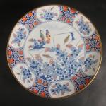 JAPON : Six assiettes en porcelaine à décor polychrome de...