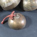 JAPON : Onze gongs demi-sphériques à suspendre en laiton ou...