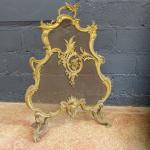 Pare-étincelles en bronze de style Rocaille à riche décor de...