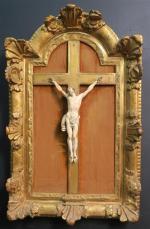 Christ en ivoire sculpté d'époque XVIII's. Haut. tête-pieds : 22...
