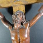 Christ en bois sculpté d'époque XVIII's. Haut. tête-pieds : 27...