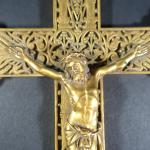 Maison QUERCIA : Crucifix en bronze à riche décor en...
