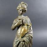 EVRARD Victor (1807-1877) : Femme drapée à l'antique tenant une...