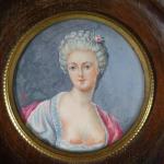 Quatre miniatures modernes, l'une représentant Marie-Antoinette et Louis XVII, trois...