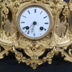Pendule d'époque Napoléon III en régule doré à décor d'un...