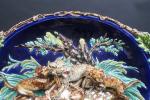 SARREGUEMINES - MAJOLICA : Plat ovale décoratif en barbotine à...