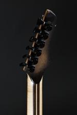 Mathieu Penet, luthier à Romilly-sur-Seine. Guitare électrique modèle SUIJIN numéro...