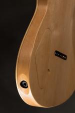 Mathieu Penet, luthier à Romilly-sur-Seine. Guitare électrique modèle MASCARET à...